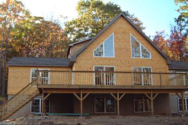 modular-cape-chalet-trapazoid-windows-vaulted-ceilings